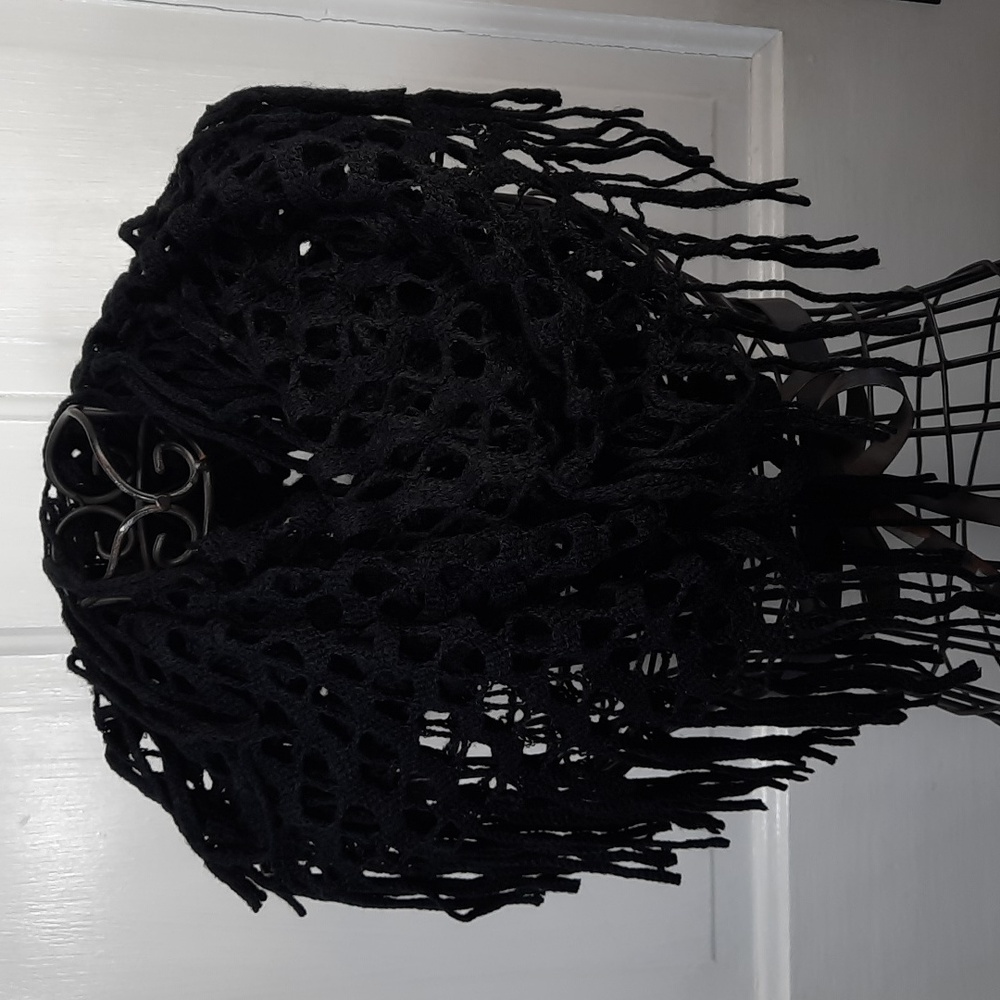 Black Knit Ruffle Infinity Loop Scarf Warm Cozy Cowl Open Weave Fringe ♾️